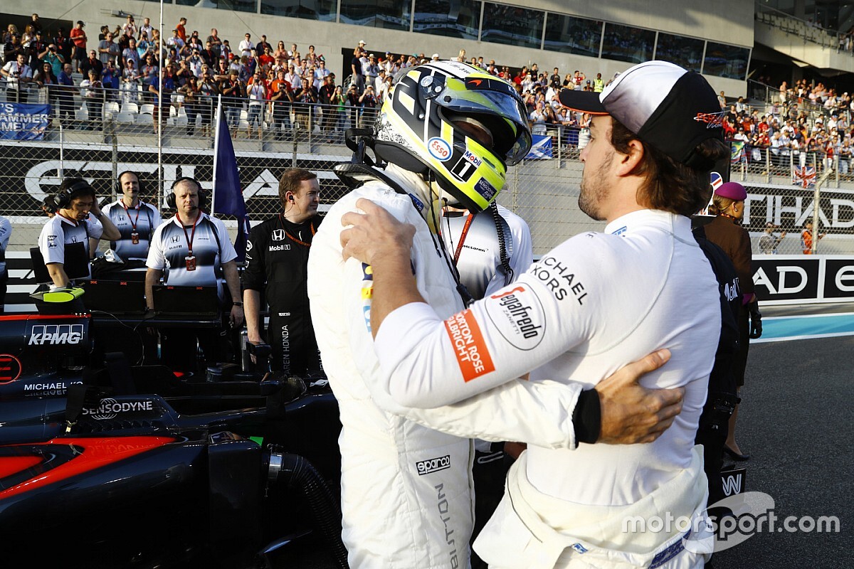 Алонсо, Баттон и семикратный чемпион NASCAR поделят болид McLaren