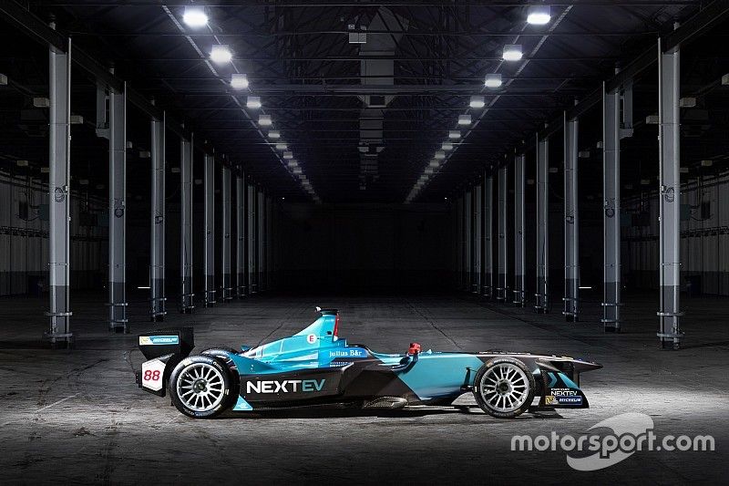 NextEV retains Piquet and Turvey