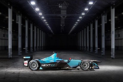 NextEV retains Piquet and Turvey