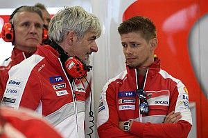 Stoner tuona: "Ducati, non puoi permetterti di perdere Dovizioso"