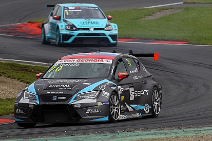 Oschersleben TCR: Homola survives carnage to take maiden win