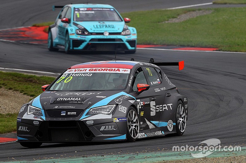 Oschersleben TCR: Homola survives carnage to take maiden win