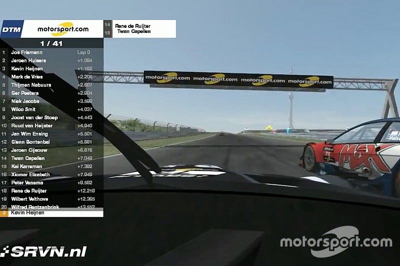 Mark de Vries wint eerste DTM-simrace op Circuit Park Zandvoort