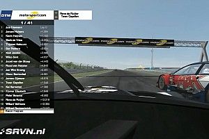 Mark de Vries wint eerste DTM-simrace op Circuit Park Zandvoort