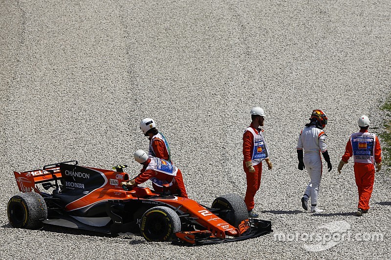 Vandoorne retrocesso di 3 posizioni in griglia a Monaco per il contatto con Massa