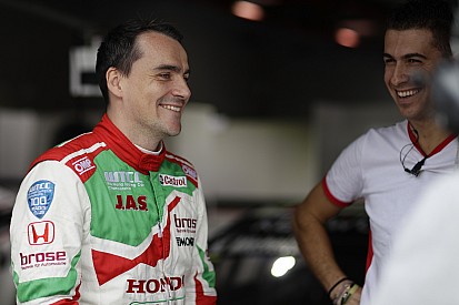 Motegi WTCC: Michelisz tops wet first practice