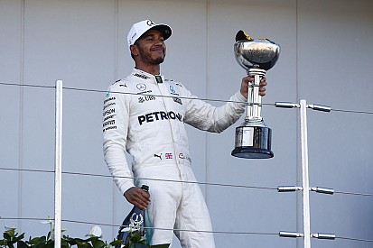 Hamilton powinien obniżyć pensję