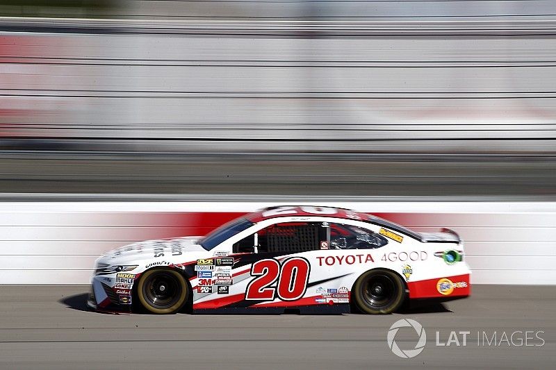 Kenseth and Truex run identical speeds, top first Richmond practice