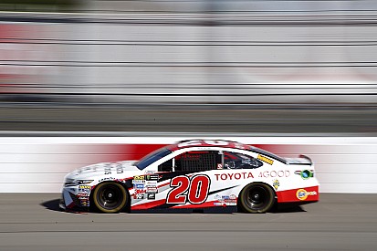 Kenseth and Truex run identical speeds, top first Richmond practice