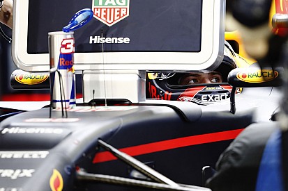 Red Bull: "Vettel versenytempója sokkal jobb lehet, mint a Mercedesé"