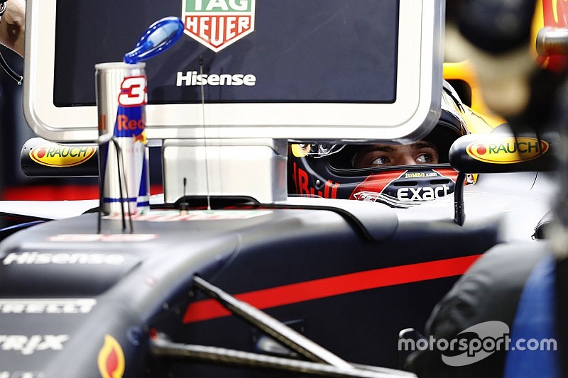 Red Bull: "Vettel versenytempója sokkal jobb lehet, mint a Mercedesé"