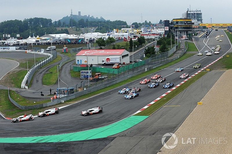 Start: #7 Toyota Gazoo Racing Toyota TS050 Hybrid: Mike Conway, Kamui Kobayashi, Jose Maria Lopez aa