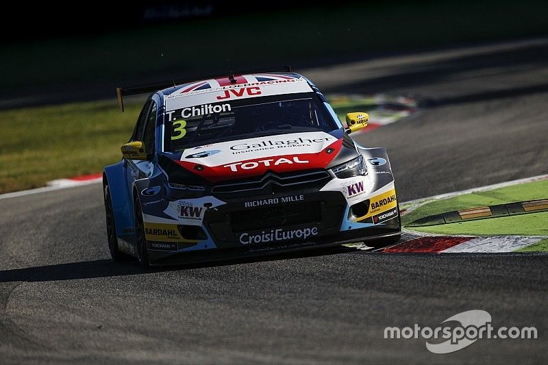 Course 1 - Tom Chilton remporte une première course animée