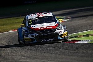 Course 1 - Tom Chilton remporte une première course animée