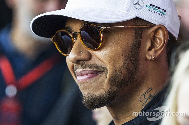 Hamilton bantah klaim Vettel soal Mercedes "sengaja melambat"