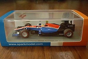 Review: Miniatur 1:43 Manor Racing MRT05 Rio Haryanto dari Spark Model