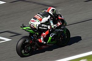 FP1 WorldSBK Spanyol: Rea memimpin, Honda tercecer