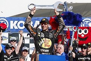 Truex toma una dramática victoria en  Las Vegas