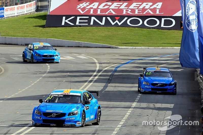 Les Volvo en embuscade à Vila Real