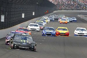 Видео от первого лица: завал в гонке NASCAR