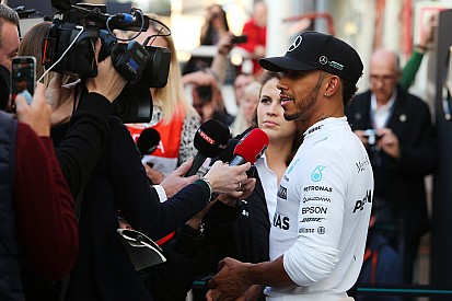 Lewis Hamilton - celeb és versenyző, egyszerre