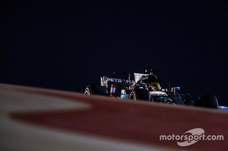 Hamilton : Ferrari "deux dixièmes plus rapide" en course ?