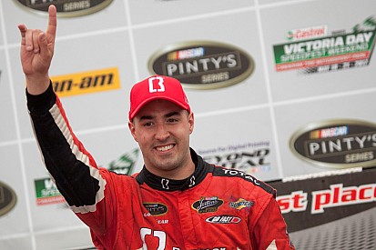 Kevin Lacroix draws closer to Alex Labbe for NASCAR Pinty’s title
