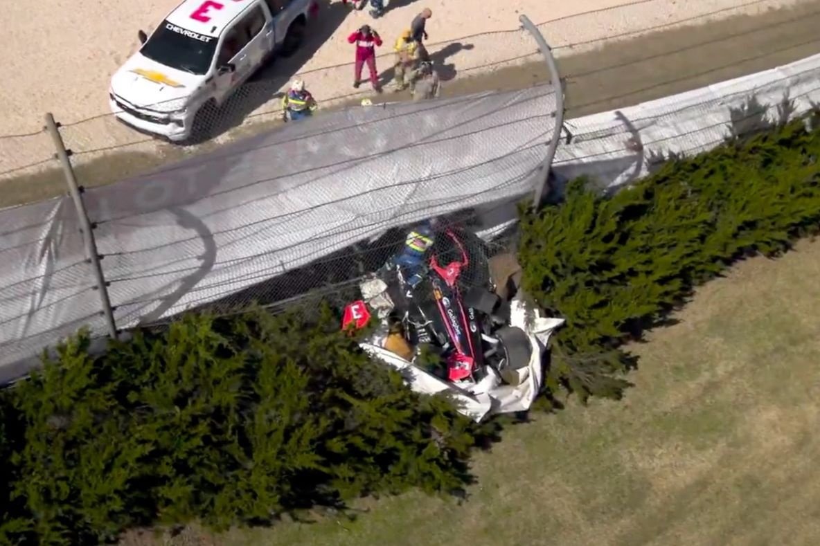 Vídeo: ¡Accidente escalofriante en la IndyCar! McLaughlin atraviesa una valla