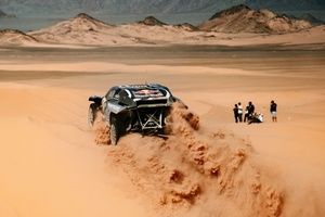 Dakar 2026: Nani Roma pierde la victoria de la Etapa 5 por sanci&oacute;n; triplete de Ford