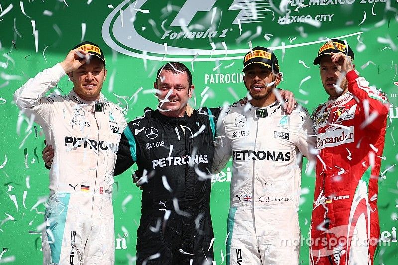 GP Meksiko: Hamilton juara, Verstappen picu akhir balapan yang kontroversial
