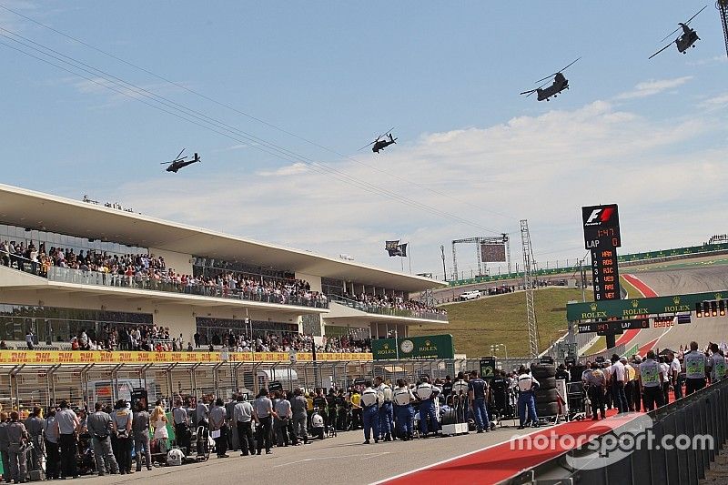 Chinook helicopter display over the grid