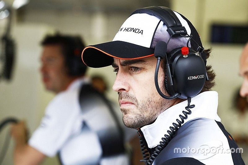 Fernando Alonso, McLaren in the garage