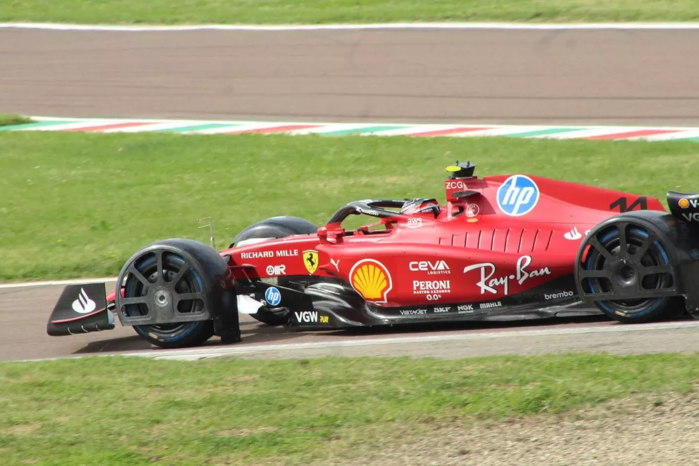 Arthur Leclerc, Ferrari F1-75 con protectores contra salpicaduras