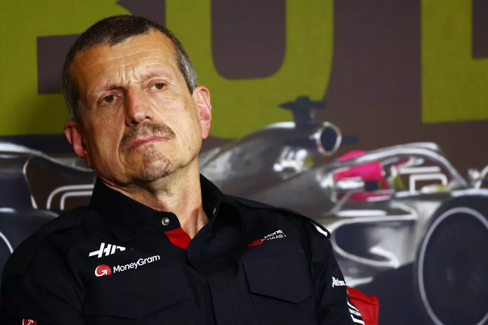 Guenther Steiner, diretor de equipe da Haas F1 Team, durante a coletiva de imprensa dos representantes da equipe