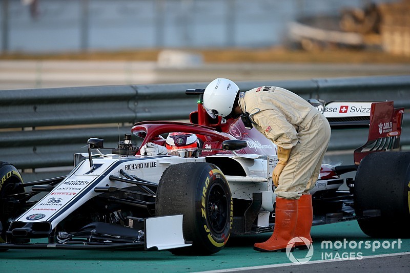 Éld át Räikkönen első tesztnapját az Alfa Romeóval Barcelonában: képgaléria