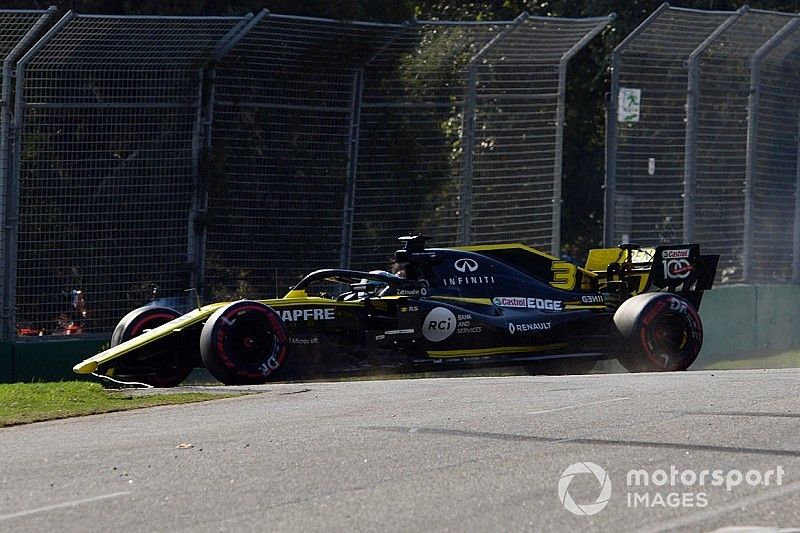 Daniel Ricciardo, Renault F1 Team R.S.19, danneggia l'ala anteriore alla partenza