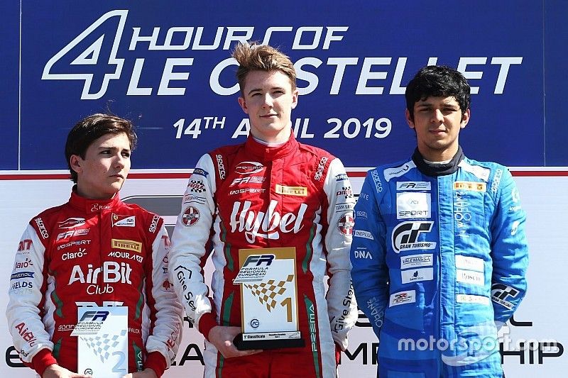 Enzo Fittipaldi garante pódio com Igor Fraga na Fórmula Regional Europeia