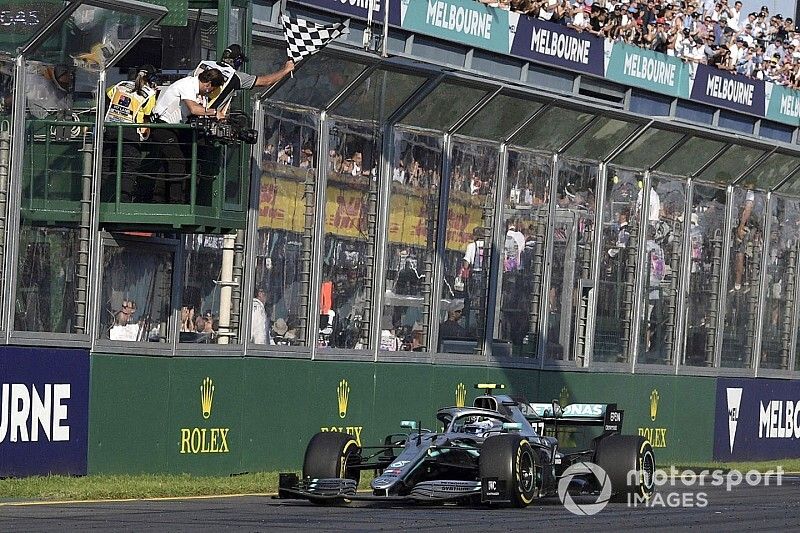 Race winner Valtteri Bottas, Mercedes AMG W10, takes the chequered flag