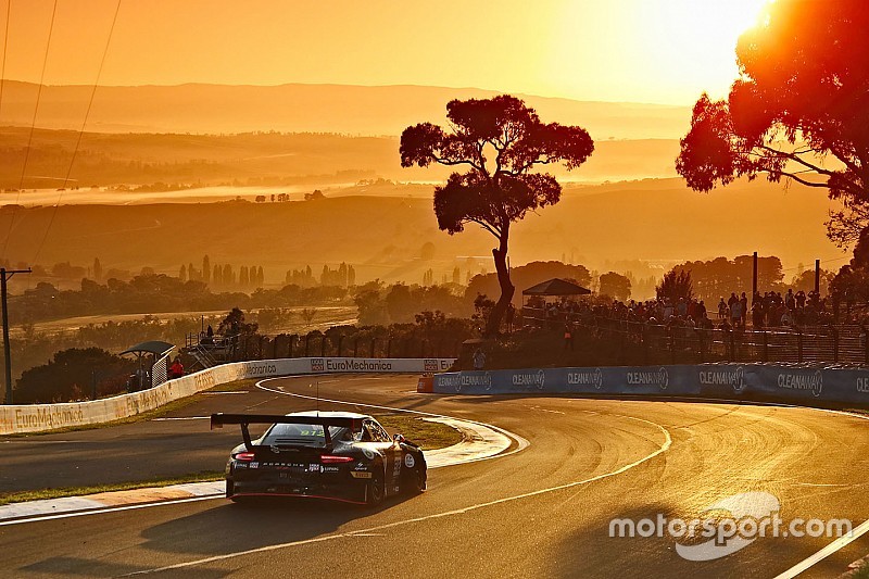 Fotogallery: ecco le immagini più belle della 12 Ore di Bathurst