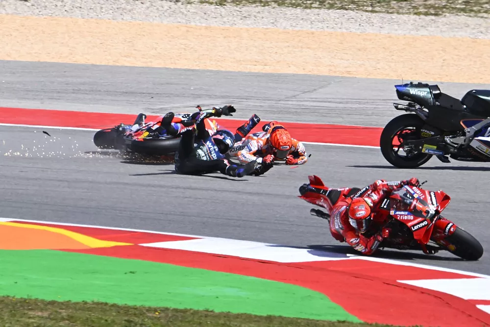 Marc Marquez, Repsol Honda Team, Miguel Oliveira, RNF MotoGP Racing, Francesco Bagnaia, Ducati Team crash 