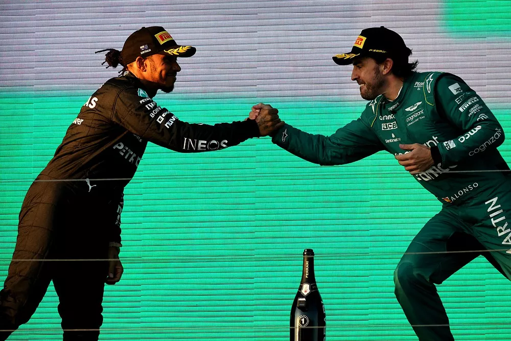 Podio: segundo lugar Lewis Hamilton, Mercedes-AMG, tercer lugar Fernando Alonso, Aston Martin F1 Team