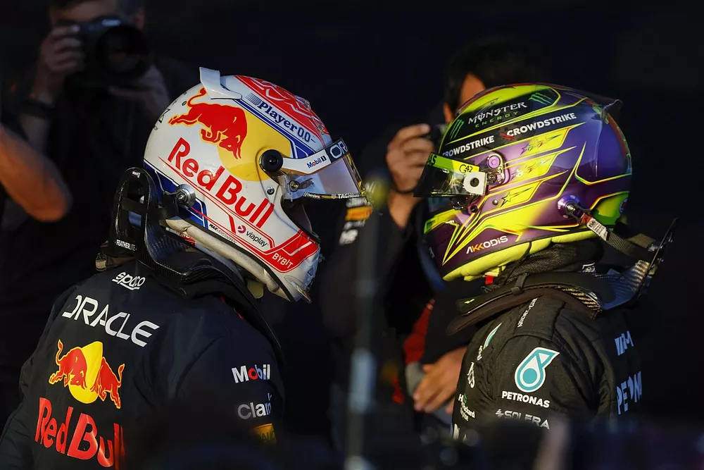 Max Verstappen, Red Bull Racing, 1er, Lewis Hamilton, Mercedes, 2e, dans le parc ferm&eacute;