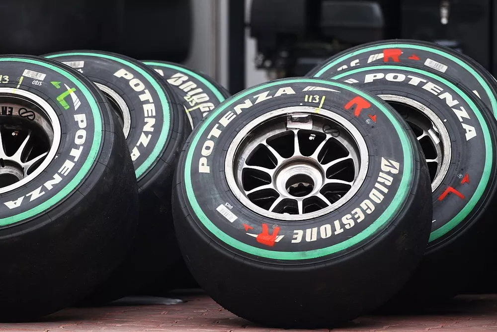 Neum&aacute;ticos Bridgestone. 
Campeonato del Mundo de F&oacute;rmula Uno, 17&ordf; ronda, Gran Premio de Corea, jornada de clasificaci&oacute;n, Circuito Internacional de Corea, Yeongam, Corea del Sur, s&aacute;bado 23 de octubre de 2010.