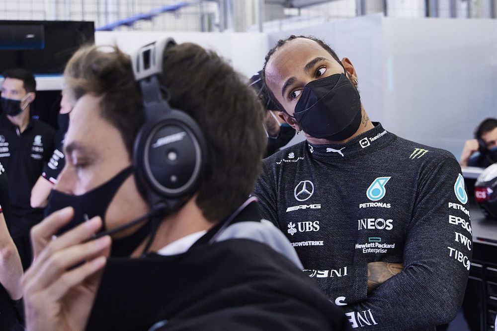 Hamilton, takıma 'kızgın' olduğu iddialarını reddetti
