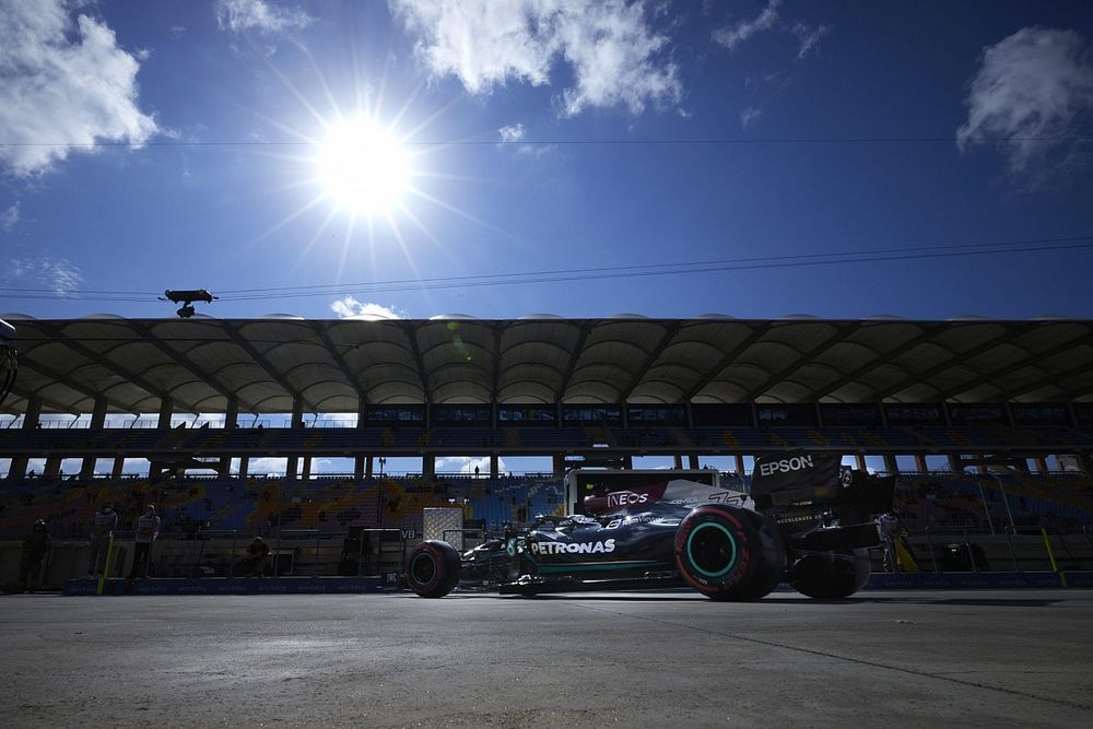 Valtteri Bottas, Mercedes W12, sale del garaje