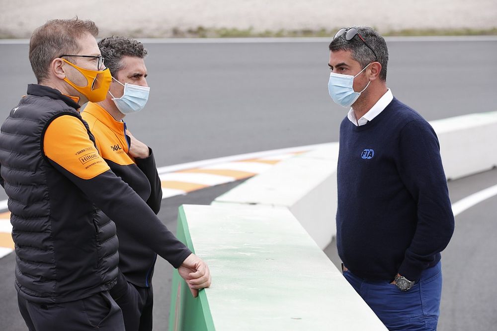 Andreas Seidl Team Principal, McLaren F1 with F1 Race Director Michael Masi