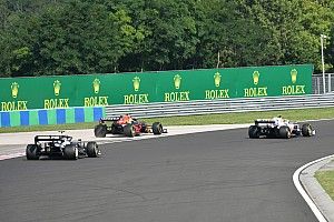 La FIA non dà una linea ai piloti: Max favorevole, Lewis contro