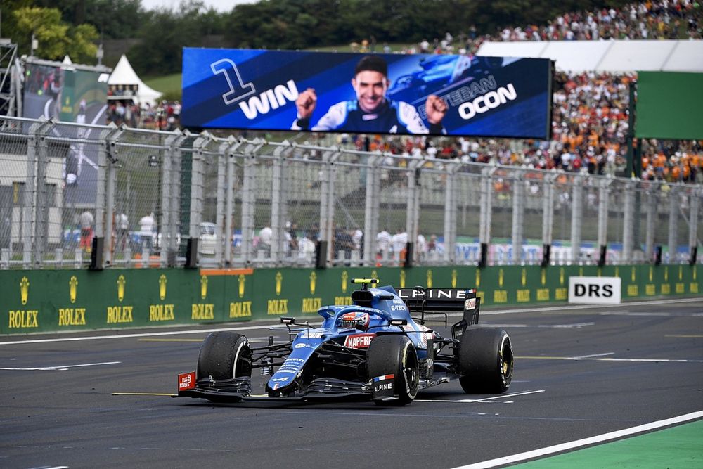 Esteban Ocon, Alpine A521, 1st position, takes victory