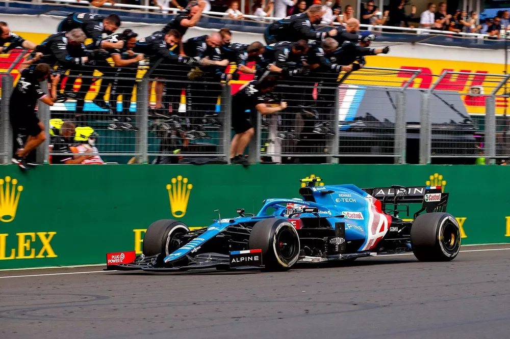Race winner Esteban Ocon, Alpine A521