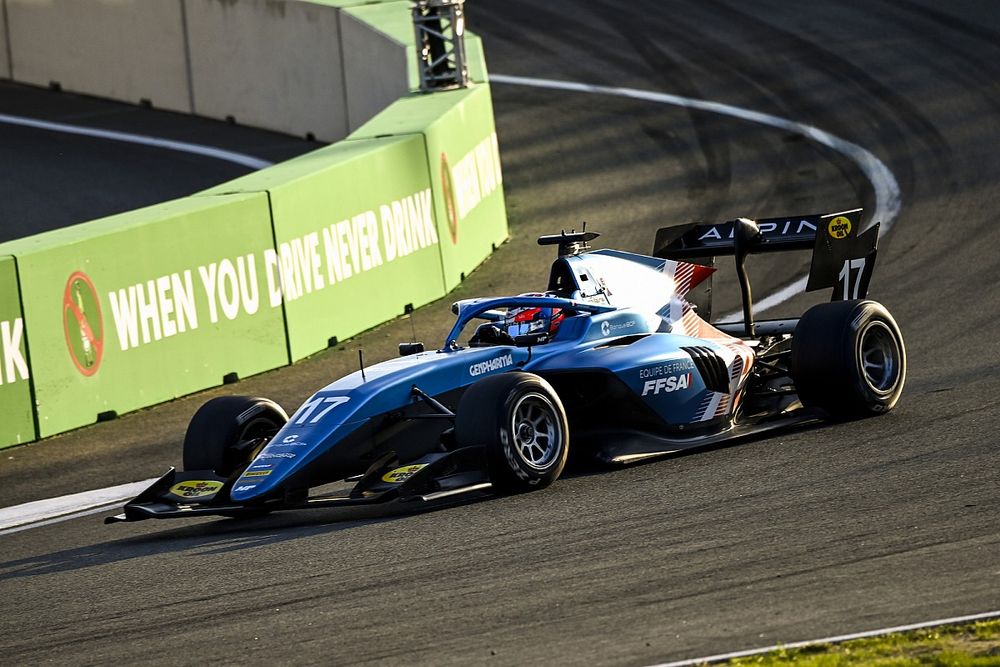 F3 Zandvoort: Martins takes maiden win as title rivals non-score